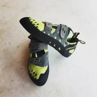 /img/23398-tarantula-grip-shoes-shoe-1.webp