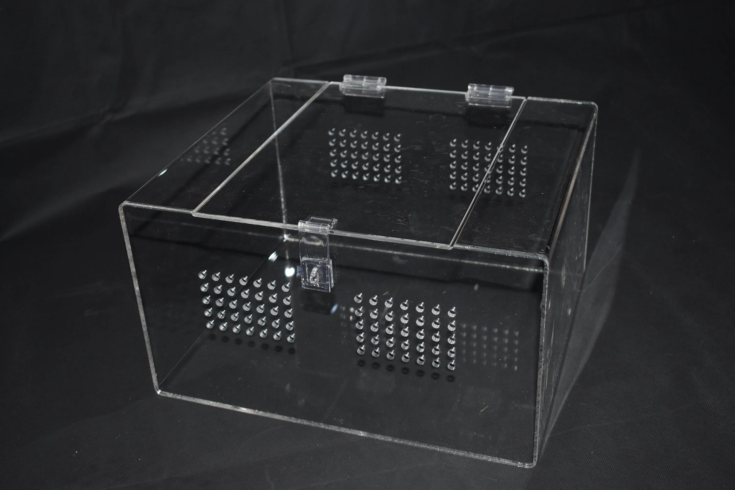 23461 tarantula tank acrylic cleaning