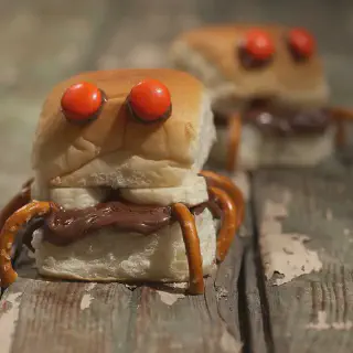 /img/23610-choosing-tarantula-food.webp